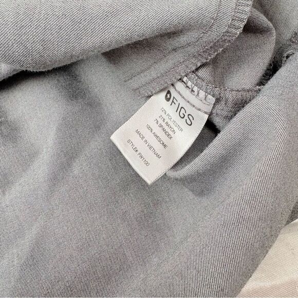 FIGS Womens Gray V-Neck Scrub Top M Short Sleeve Workwear - Picture 7 of 11